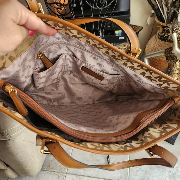 MICHAEL KORS JET SET Signature Brown Jacquard Shoulder Bag Tote Pocket